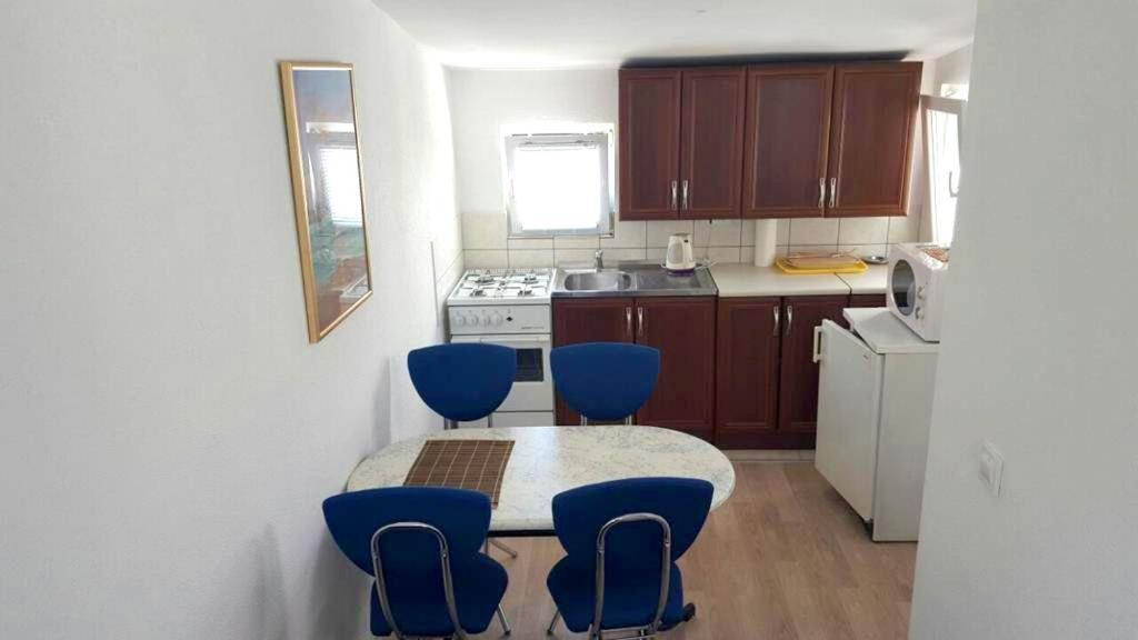 Apartments Kore Vir Bagian luar foto
